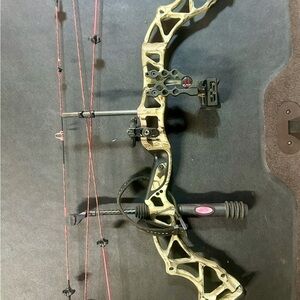 Bowtech Heartbreaker Compound bow mossy oak camouflage women archer shorter draw